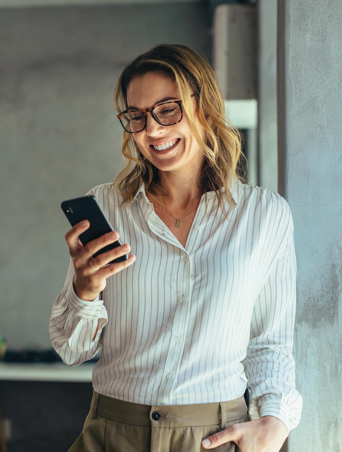 virtual care chat between woman and doctor