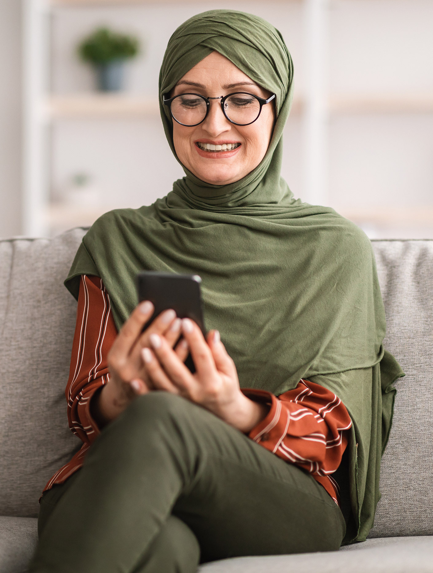 virtual care chat between woman and doctor